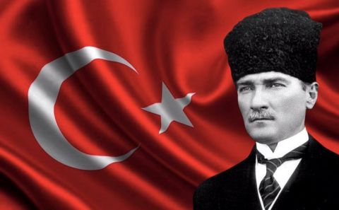 19 Mayıs balkonlarda kutlandı 