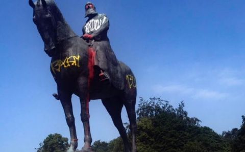 Belçika'da Sömürgeciliği hatırlatan heykellere saldırı