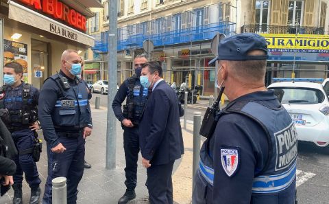 Son dakika… Fransaâ€™da kilise yakınlarında bıçaklı saldırı. MACRON ISRARI CİNAYETLERİ ARTIRIYOR