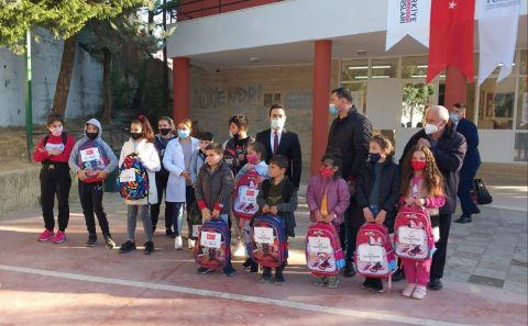 ~~YTBâ€™nin Desteğiyle Arnavutlukâ€™taki Öğrencilere Kırtasiye Yardımı