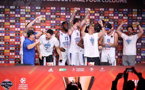 TEBRİKLER 'ANADOLU EFES' GURURUMUZSUNUZ...