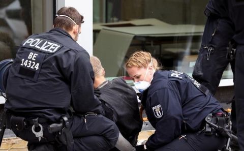 Alman polisinin ırkçı yazışmaları ortaya çıktı: Dün bir Türkâ€™ü tekmeledim!