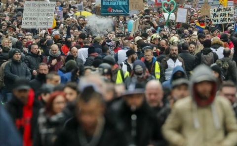 Belçikaâ€™da Covid-19 kısıtlamaları protesto edildi