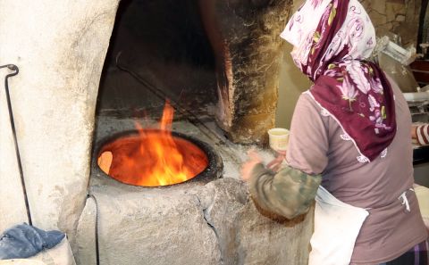 Iğdırlı kadınların tandır başında zorlu lavaş üretim mesaisi