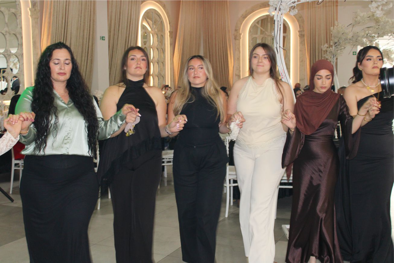 EDA İLE CÜNEYT, MUHTEŞEM BİR DÜĞÜN TÖRENİYLE EVLENEREK, DÜNYA EVİNE GİRDİLER…