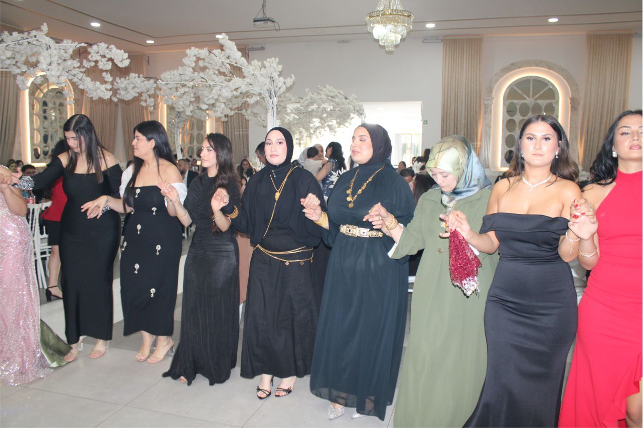 EDA İLE CÜNEYT, MUHTEŞEM BİR DÜĞÜN TÖRENİYLE EVLENEREK, DÜNYA EVİNE GİRDİLER…