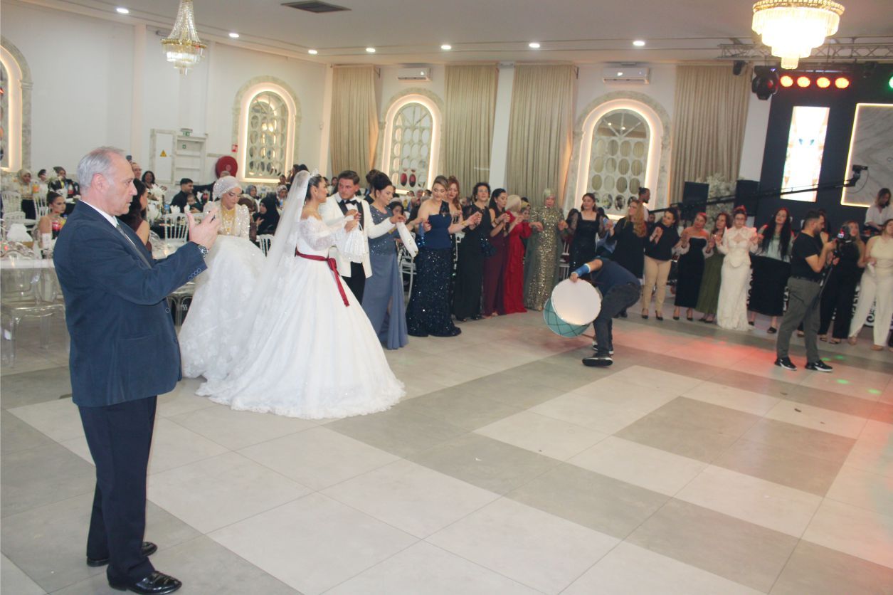 EDA İLE CÜNEYT, MUHTEŞEM BİR DÜĞÜN TÖRENİYLE EVLENEREK, DÜNYA EVİNE GİRDİLER…