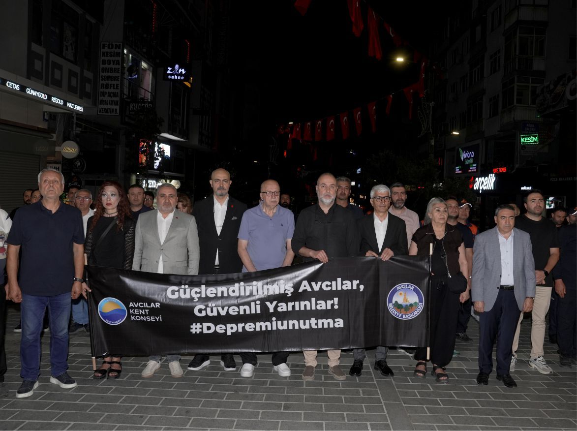 Marmara Depremi'nde hayatını kaybedenler İstanbul'da anıldı