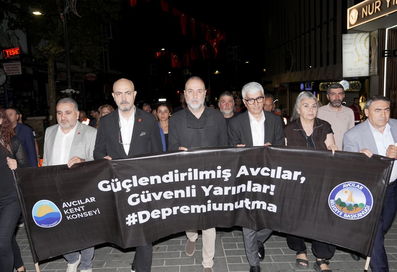 Marmara Depremi'nde hayatını kaybedenler İstanbul'da anıldı
